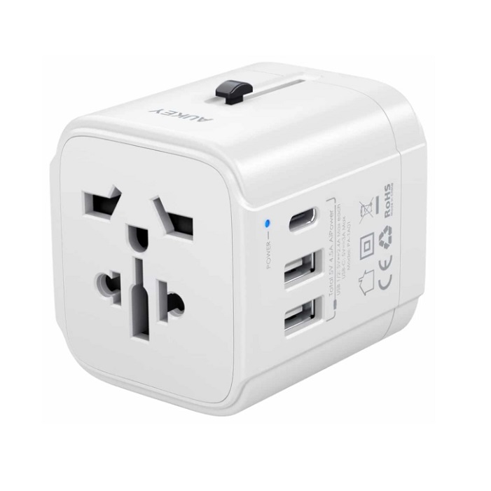 Адаптер питания AUKEY Универсальный адаптер для путешествий с USB-C и USB-A. Цвет: белый
