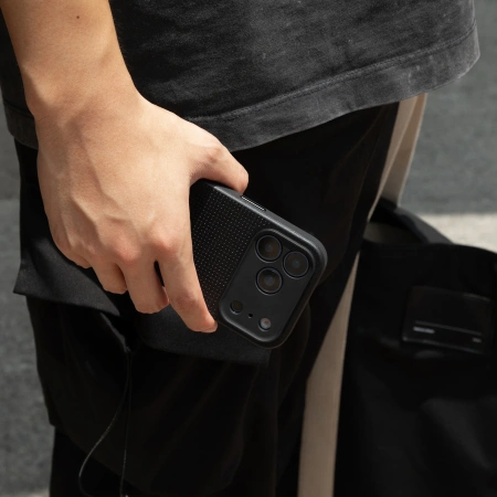 Чехол Native Union ACTIVE CASE с MagSafe для iPhone 17 Pro Max. Цвет: черный